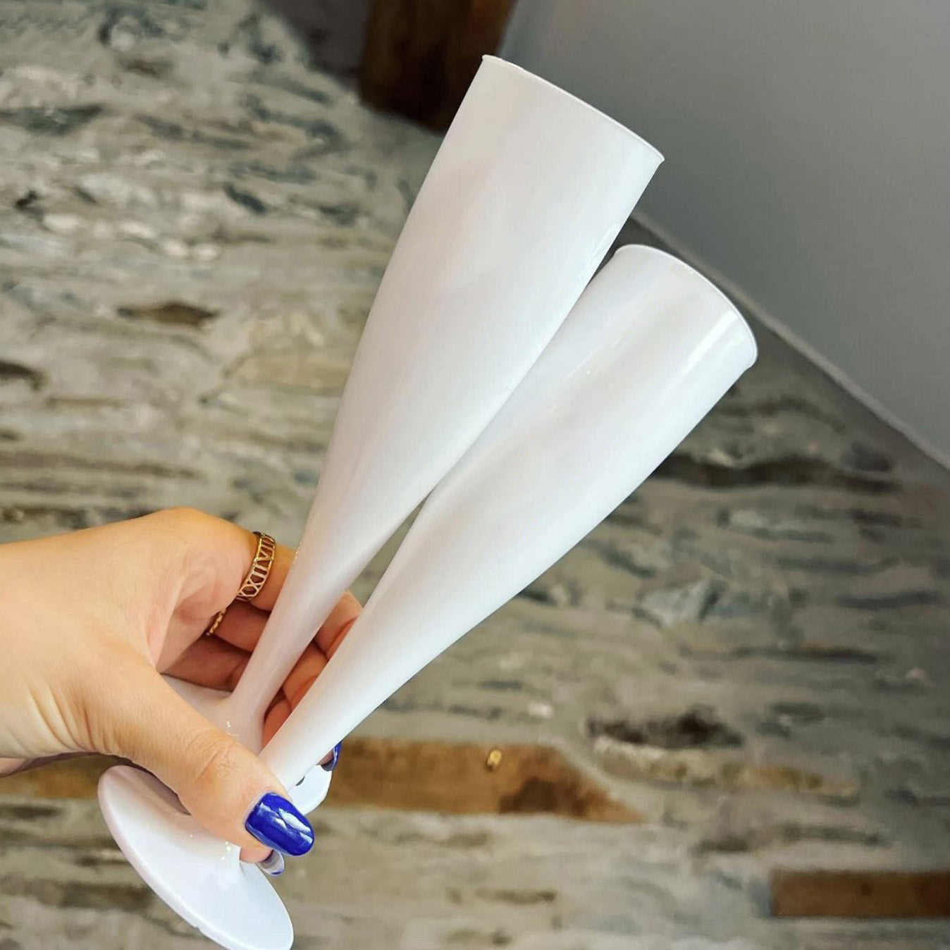 20 x White Disposable Plastic Prosecco Flutes 175ml 6oz